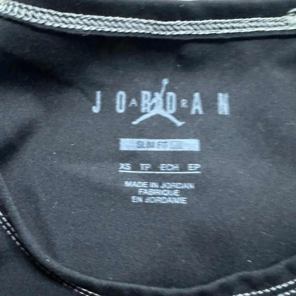 Nike Jordan Women's Black Cutout Short Sleeve Crop Top S/XS Athletic Sporty - Picture 4 of 8